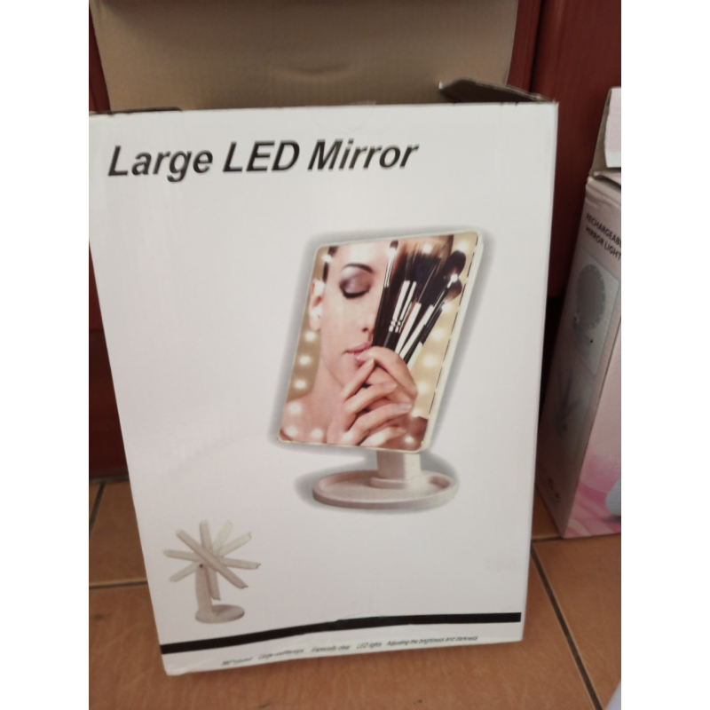 Космічне дзеркало для макіяжу квадратне Large Mirror з LED підсвічуванням Космічне дзеркало для макіяжу квадратне Large Mirror з LED підсвічуванням