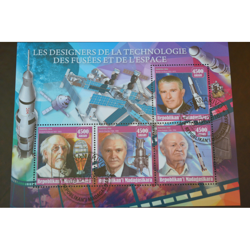 Мадагаскар. Історія. Личности. Блок. 2017 рік (Б-2) Мадагаскар. Історія. Личности. Блок. 2017 рік (Б-2)