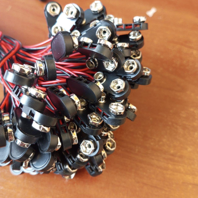 Гніздо тримач 9V крони з кабелем Гніздо тримач 9V крони з кабелем