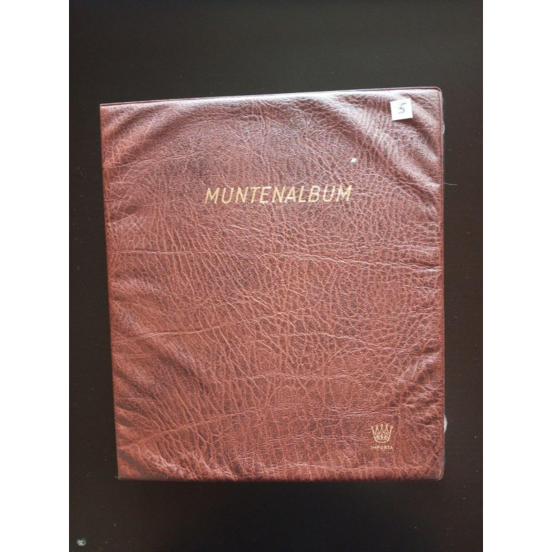 Альбом для монет, Монетник 27*24 см (18 аркушів) 5 Б/У Альбом для монет, Монетник 27*24 см (18 аркушів) 5 Б/У