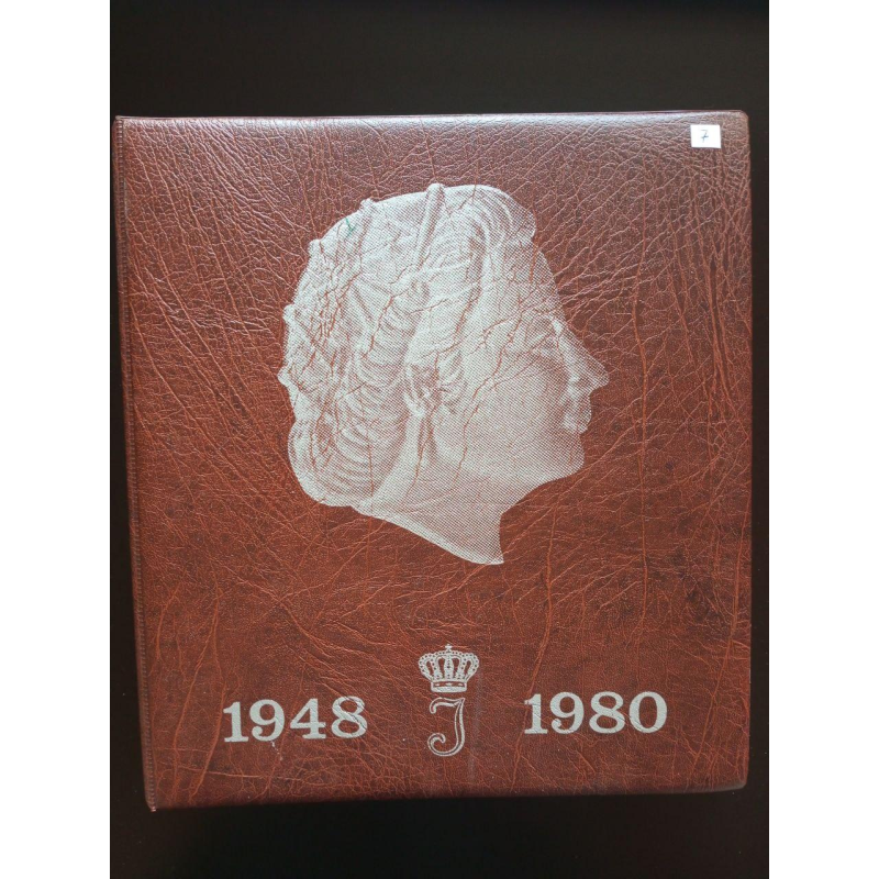 Альбом монет Нідерланди 1948-1980 123 монет 30*27 см (12 аркушів) 7 Б/У Альбом монет Нідерланди 1948-1980 123 монет 30*27 см (12 аркушів) 7 Б/У