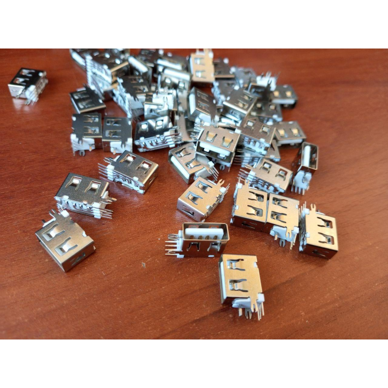 Гнездо USB тип A монтажное, угловое короткое Гнездо USB тип A монтажное, угловое короткое