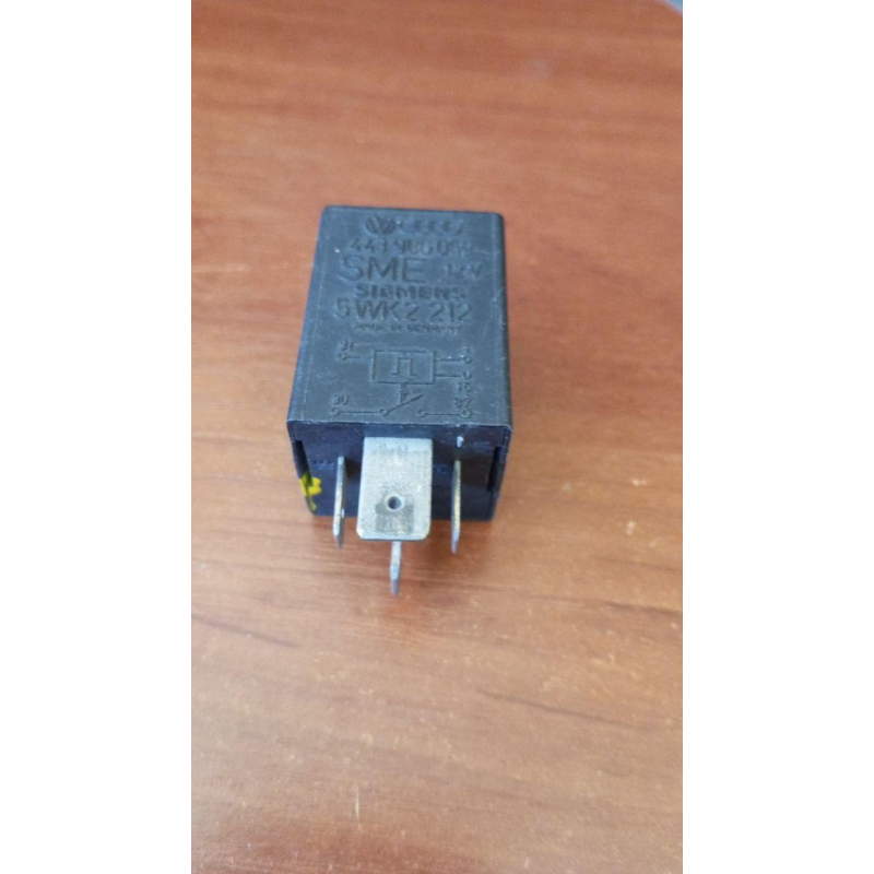 443906059 Реле (просте) Audi 100 C3 1991 (б/у) 443906059 Реле (просте) Audi 100 C3 1991 (б/у)