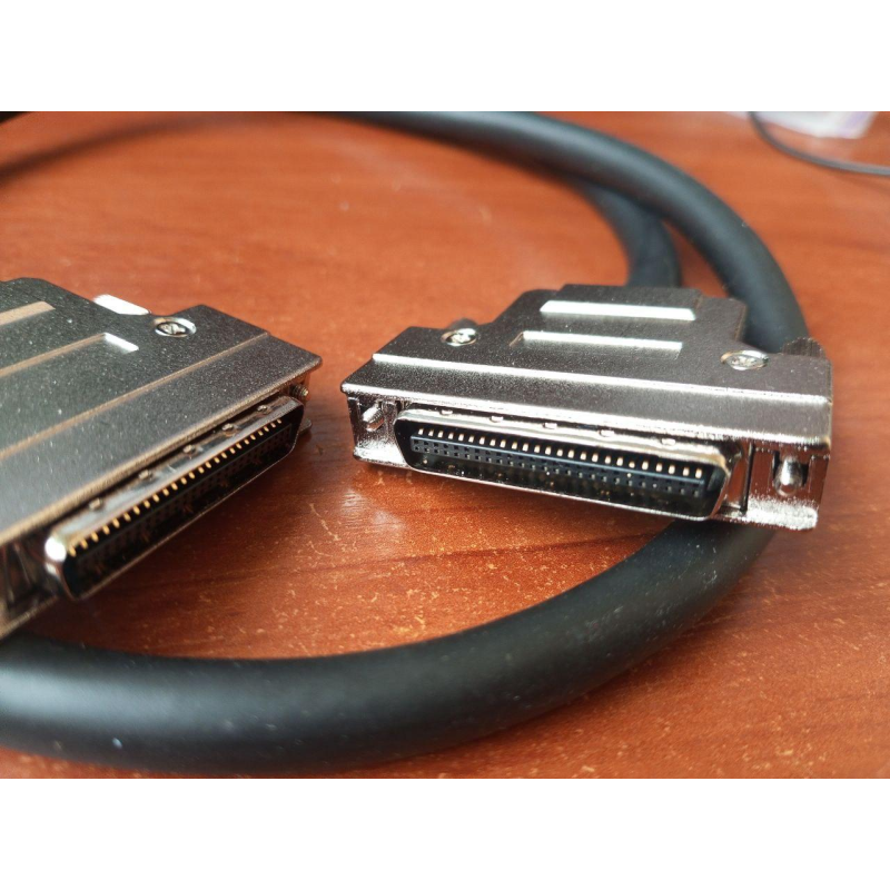 Адаптер IBM CABLE, 1.5 M-VHDCI/HD68 1m. Адаптер IBM CABLE, 1.5 M-VHDCI/HD68 1m.