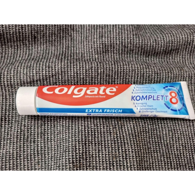 Зубна паста Colgate KOMPLETT 8 Extra frisch 75мл Зубна паста Colgate KOMPLETT 8 Extra frisch 75мл